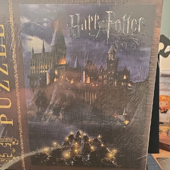 Warner Bros Black and Gold Puzzle Game - Picture 3 of 4